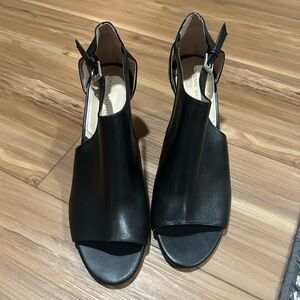 Adrienne Vittadini Black Leather Chuncky   Heeled Open Toe Sandals Size 10